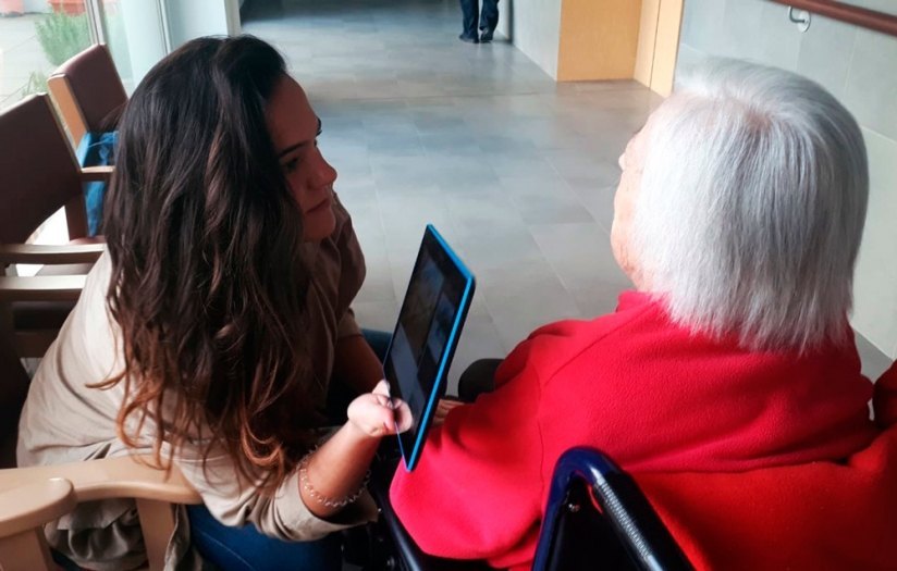Seniors en Red, premiada por la Red Solidaria Bankia por su proyecto Conectad@s