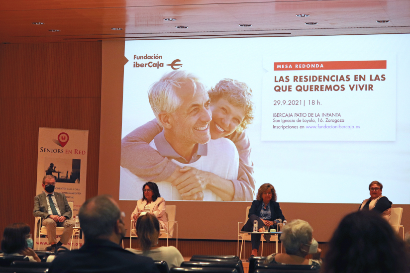 Mesa redonda &quot;Las residencias en las que queremos vivir&quot;